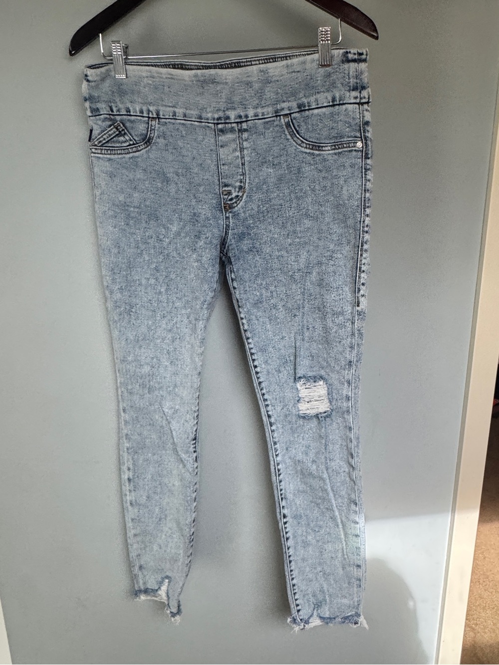 Rock & Republic Fever Rx Light Blue Acid Wash Skinny Jeans